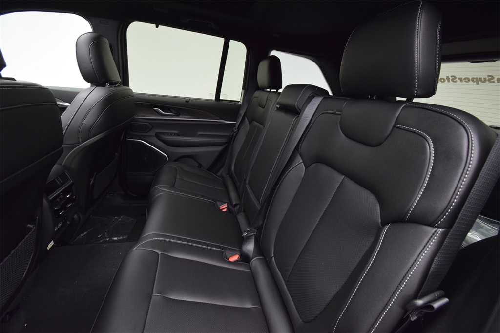 new 2025 Jeep Grand Cherokee car, priced at $55,592