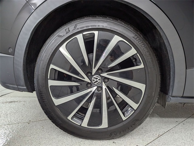 used 2023 Volkswagen ID.4 car, priced at $25,781
