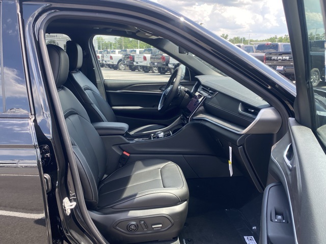 new 2025 Jeep Grand Cherokee L car, priced at $50,464