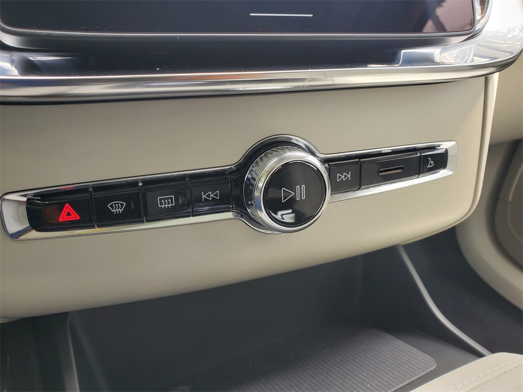 new 2026 Volvo XC90 car, priced at $72,075