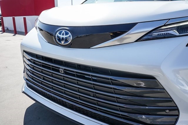 new 2025 Toyota Sienna car, priced at $60,183