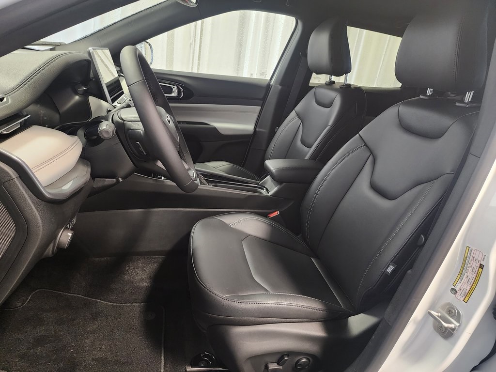 new 2025 Jeep Compass car, priced at $30,465