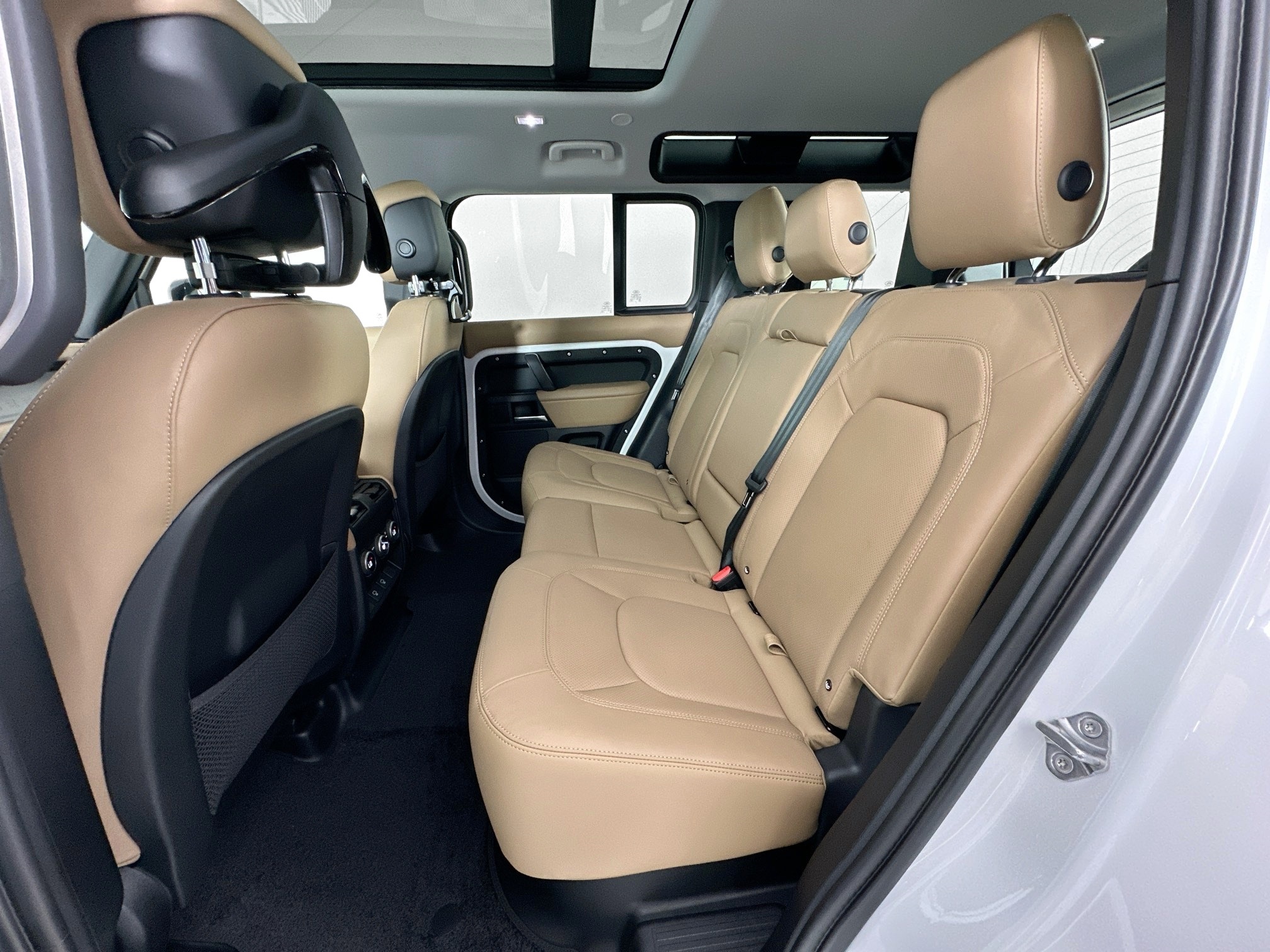 new 2025 Land Rover Defender 110 car, priced at $72,633
