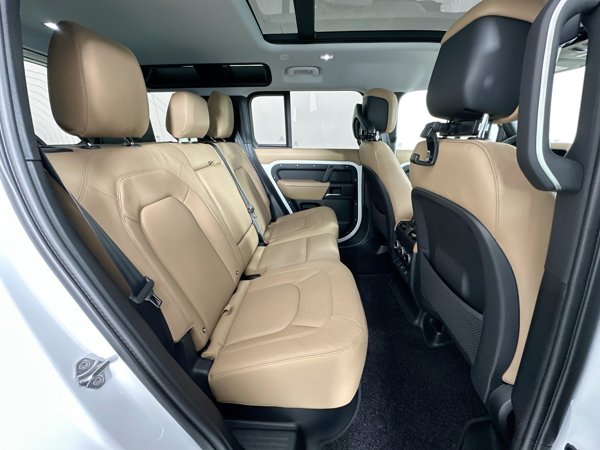 new 2025 Land Rover Defender 110 car, priced at $72,633