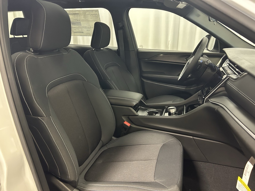 new 2025 Jeep Grand Cherokee L car, priced at $37,499