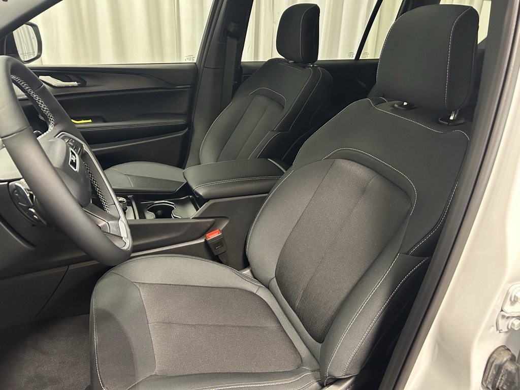 new 2025 Jeep Grand Cherokee L car, priced at $37,499