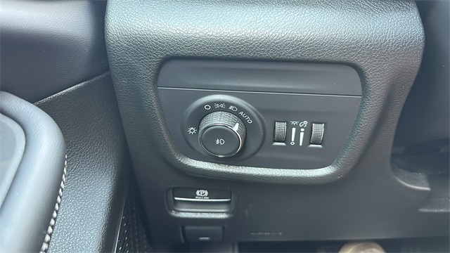 new 2025 Jeep Grand Cherokee car, priced at $48,703