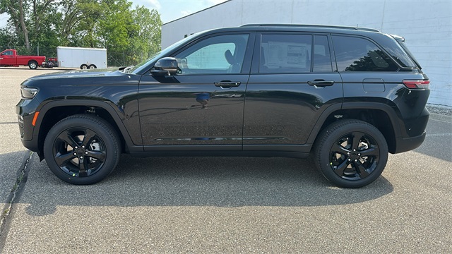 new 2025 Jeep Grand Cherokee car, priced at $48,703