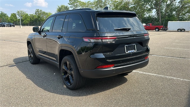 new 2025 Jeep Grand Cherokee car, priced at $48,703