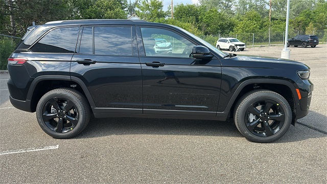 new 2025 Jeep Grand Cherokee car, priced at $48,703