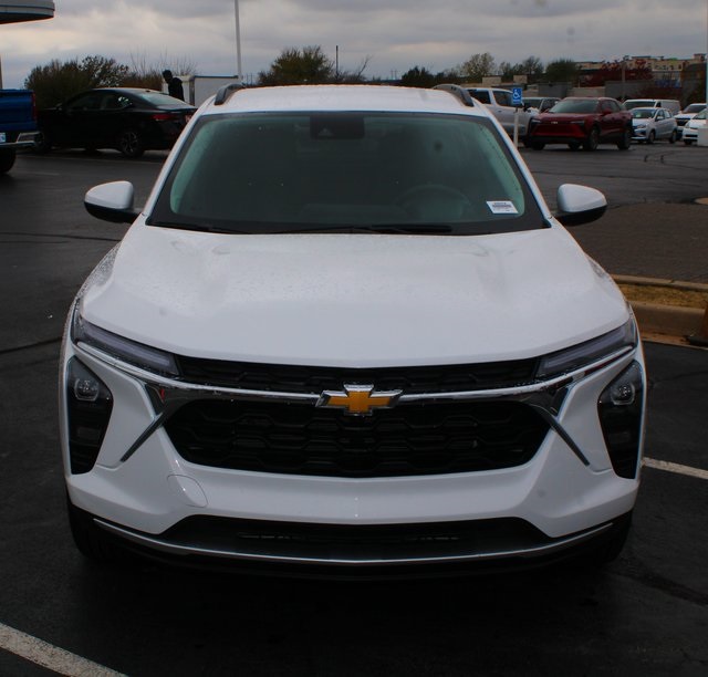 used 2025 Chevrolet Trax car, priced at $24,336