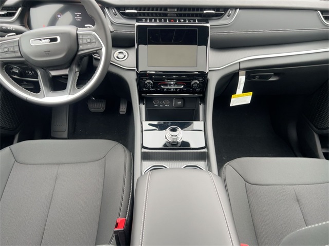 new 2025 Jeep Grand Cherokee car, priced at $37,639