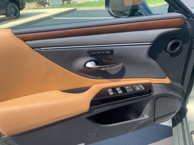 new 2025 Lexus ES car, priced at $49,324