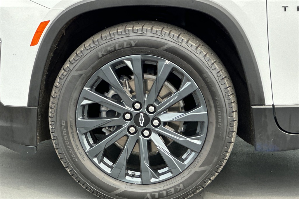 used 2022 Chevrolet Traverse car, priced at $34,947