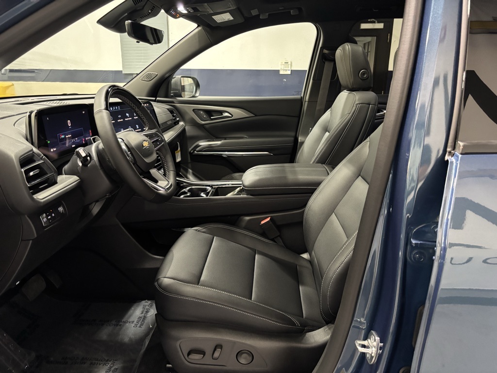 new 2026 Chevrolet Traverse car, priced at $50,328