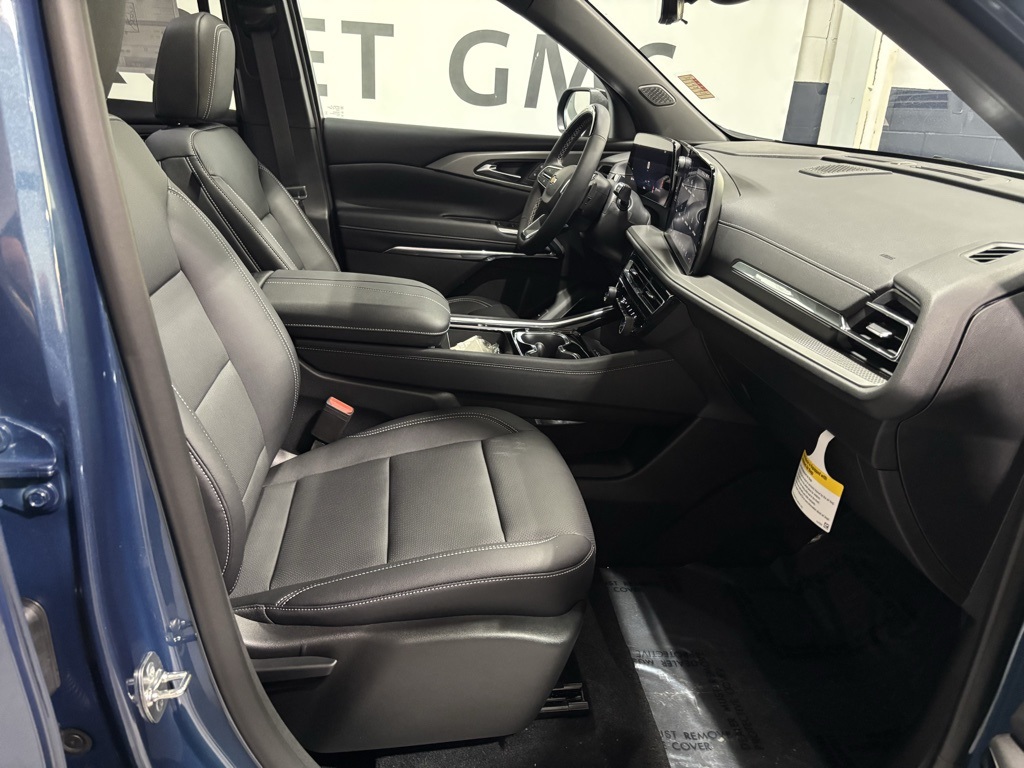 new 2026 Chevrolet Traverse car, priced at $50,328