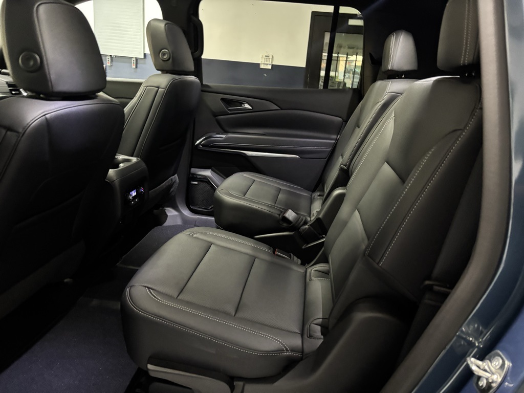 new 2026 Chevrolet Traverse car, priced at $50,328