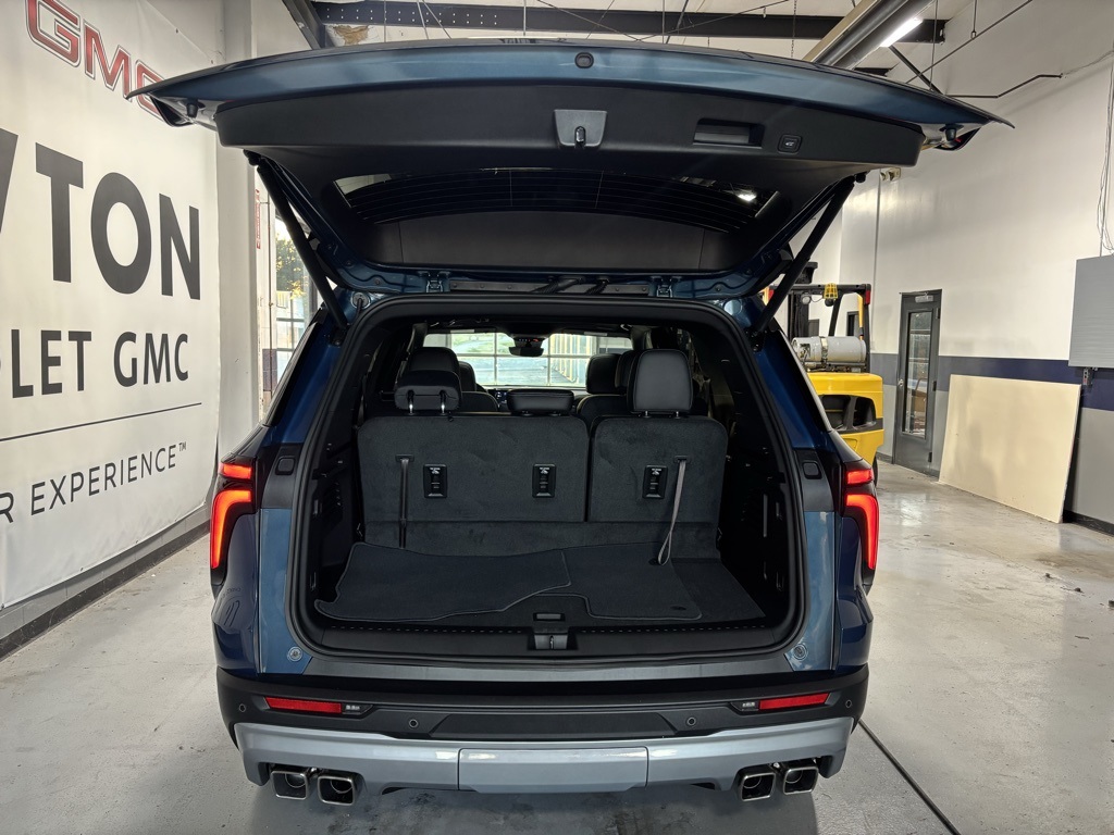 new 2026 Chevrolet Traverse car, priced at $50,328