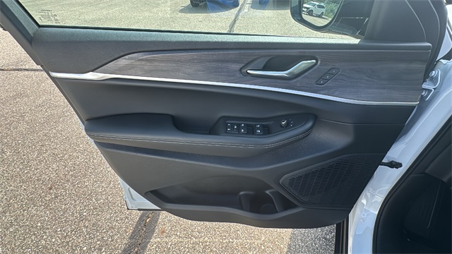 new 2025 Jeep Grand Cherokee car, priced at $45,381