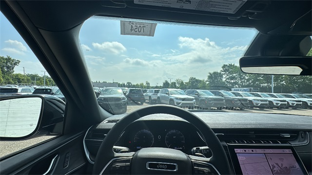 new 2025 Jeep Grand Cherokee car, priced at $45,381
