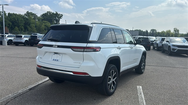 new 2025 Jeep Grand Cherokee car, priced at $45,381