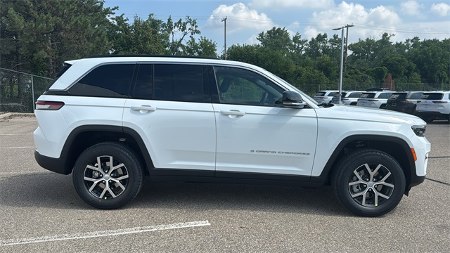 new 2025 Jeep Grand Cherokee car, priced at $45,381