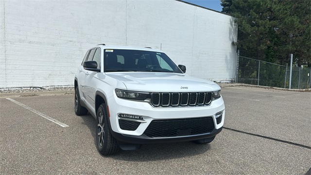 new 2025 Jeep Grand Cherokee car, priced at $45,381