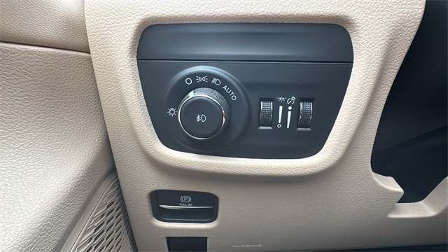 new 2025 Jeep Grand Cherokee car, priced at $45,744