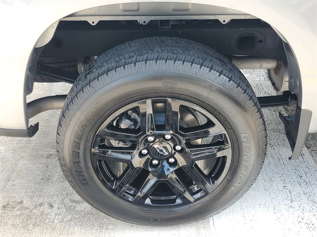 used 2024 Chevrolet Silverado 1500 car, priced at $43,890