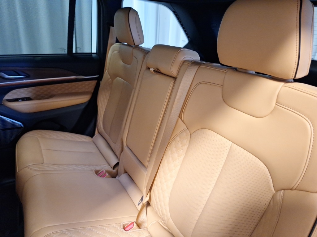 used 2022 Jeep Grand Cherokee car, priced at $38,193