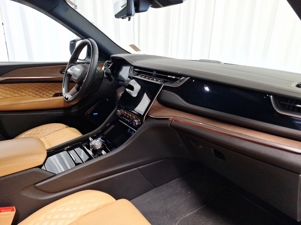 used 2022 Jeep Grand Cherokee car, priced at $38,193