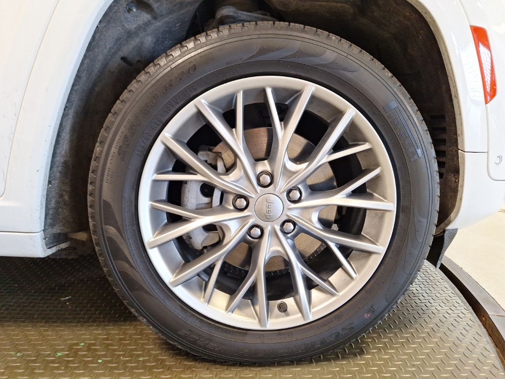 used 2022 Jeep Grand Cherokee car, priced at $38,193
