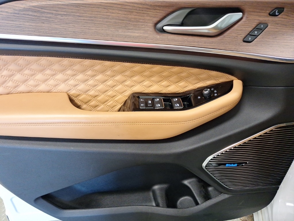 used 2022 Jeep Grand Cherokee car, priced at $38,193