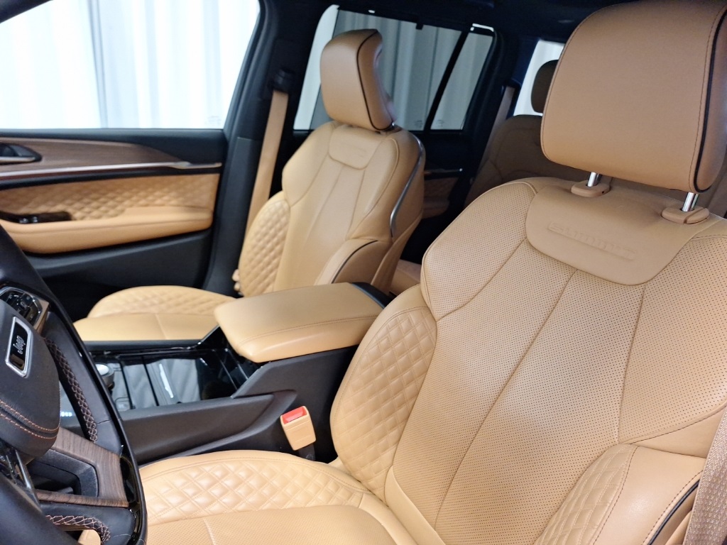 used 2022 Jeep Grand Cherokee car, priced at $38,193