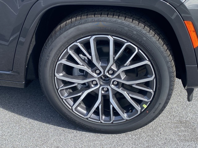 new 2025 Jeep Grand Cherokee L car, priced at $63,708