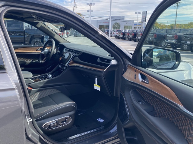 new 2025 Jeep Grand Cherokee L car, priced at $63,708