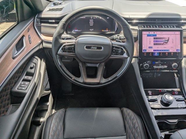 new 2025 Jeep Grand Cherokee car, priced at $60,045