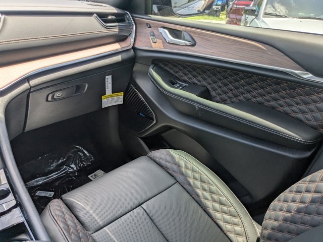 new 2025 Jeep Grand Cherokee car, priced at $60,045