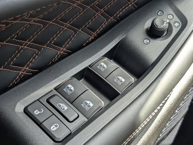 new 2025 Jeep Grand Cherokee car, priced at $60,045