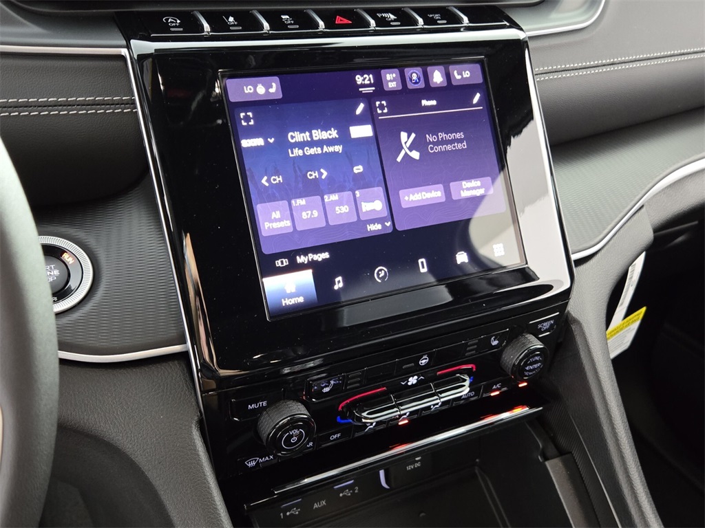 new 2025 Jeep Grand Cherokee car, priced at $38,175