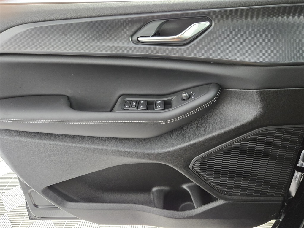 new 2025 Jeep Grand Cherokee car, priced at $38,175