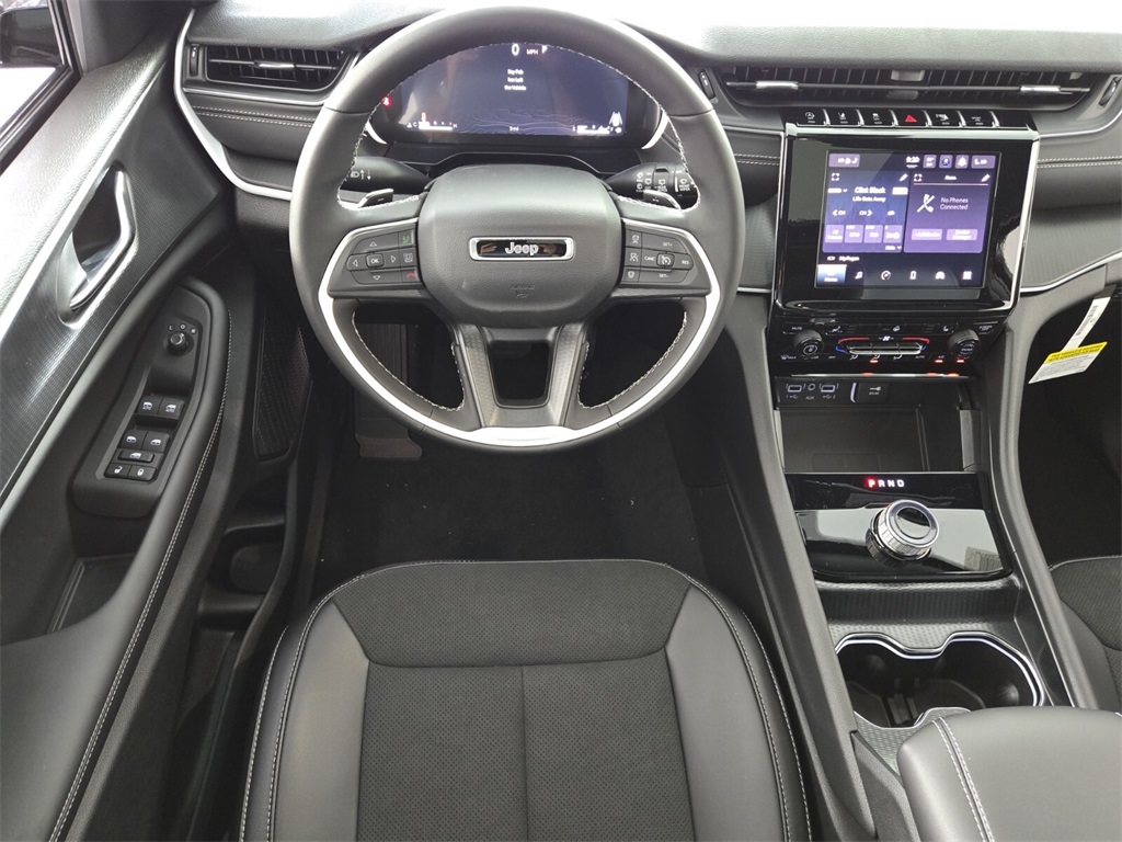 new 2025 Jeep Grand Cherokee car, priced at $38,175