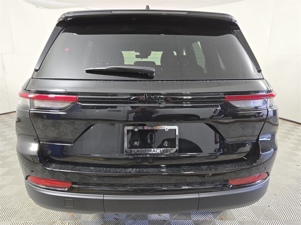 new 2025 Jeep Grand Cherokee car, priced at $38,175