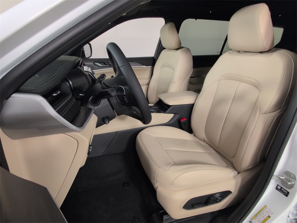 new 2025 Jeep Grand Cherokee L car, priced at $43,715