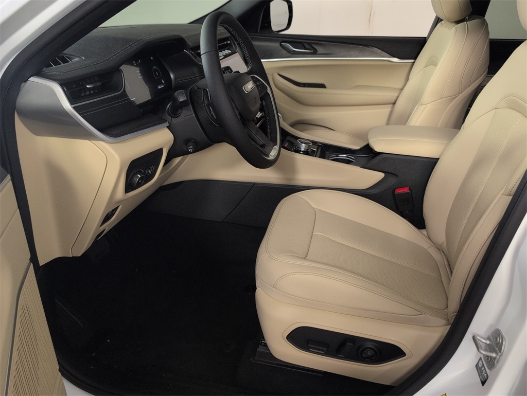 new 2025 Jeep Grand Cherokee L car, priced at $43,715