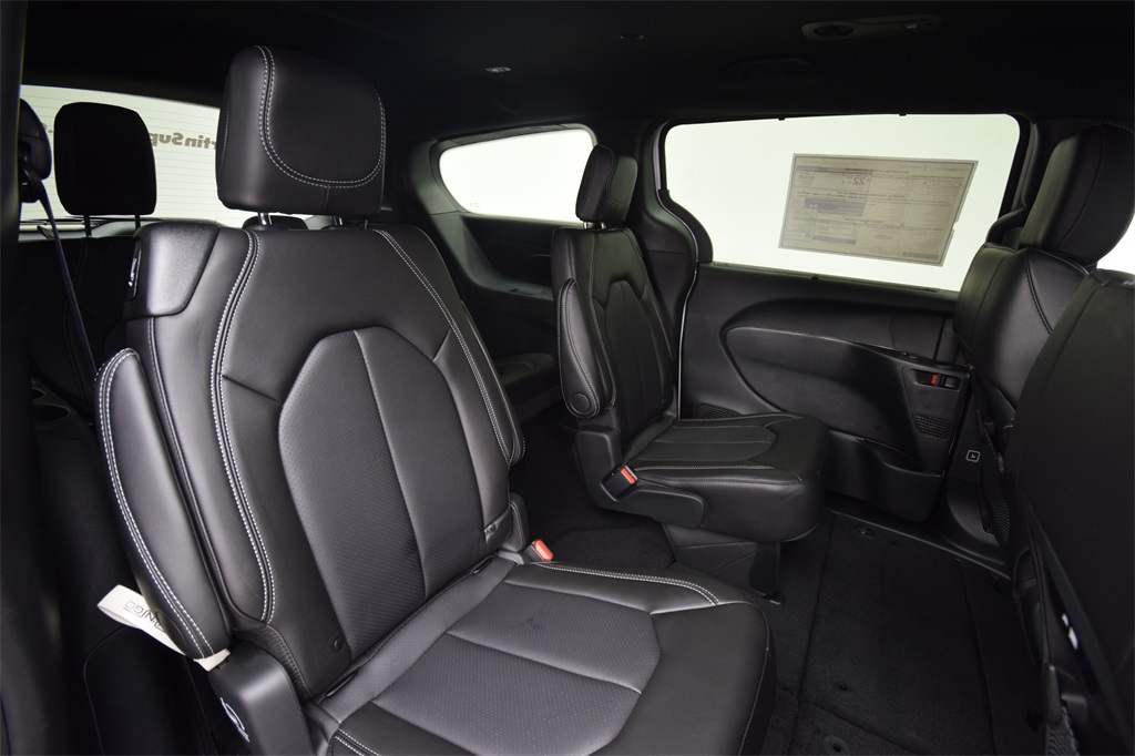 new 2025 Chrysler Pacifica car, priced at $43,837