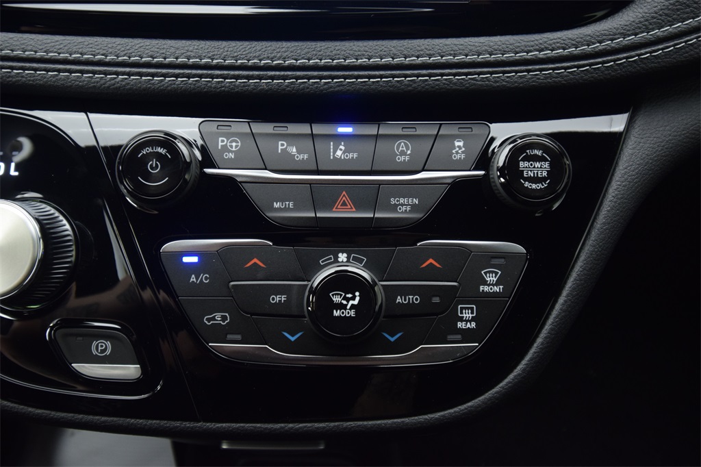 new 2025 Chrysler Pacifica car, priced at $43,837