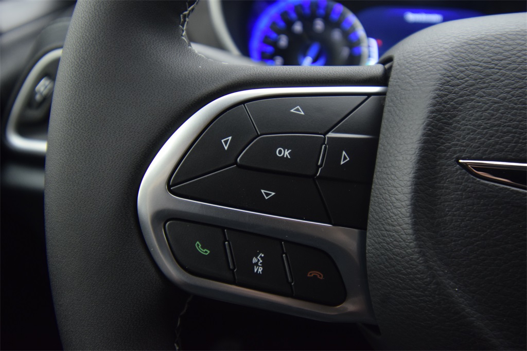 new 2025 Chrysler Pacifica car, priced at $43,837