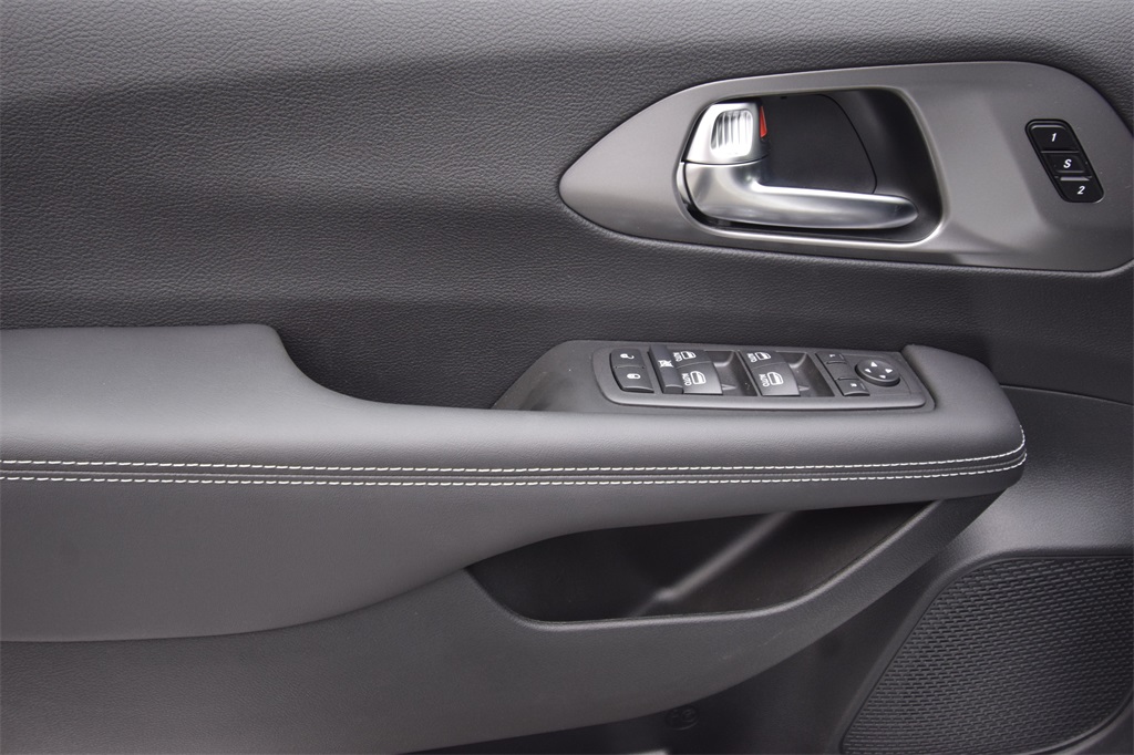 new 2025 Chrysler Pacifica car, priced at $43,837