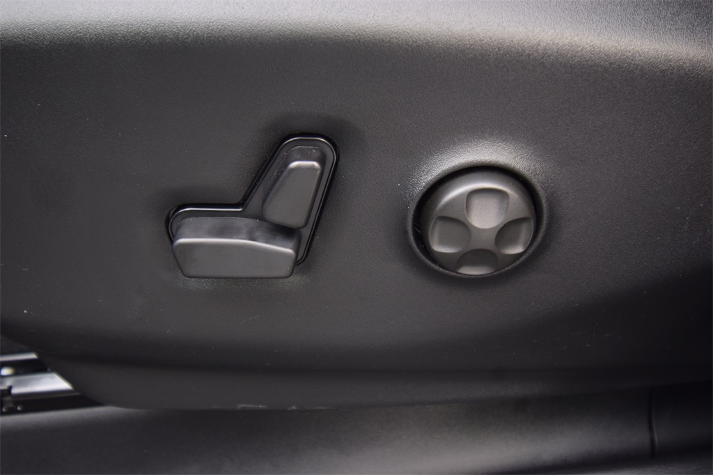 new 2025 Chrysler Pacifica car, priced at $43,837